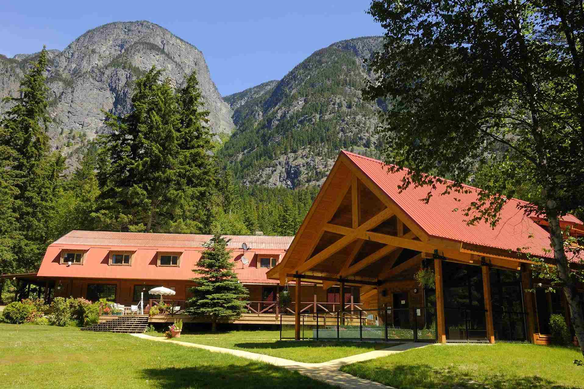 Tweedsmuir Park Lodge